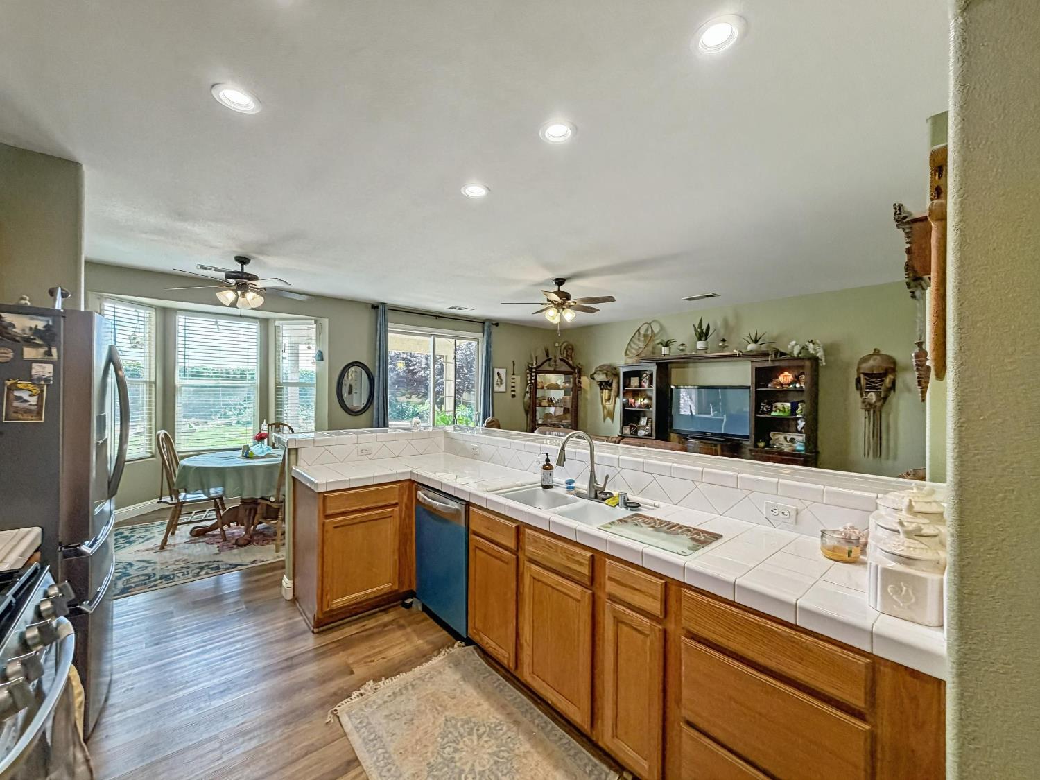 2811 Walton Ave, Sanger, CA 93657