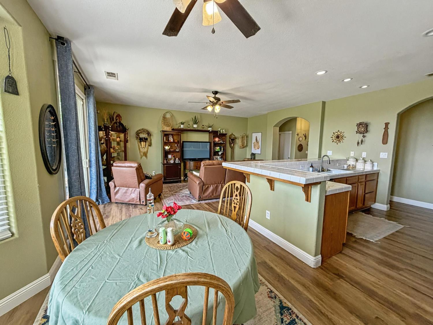 2811 Walton Ave, Sanger, CA 93657