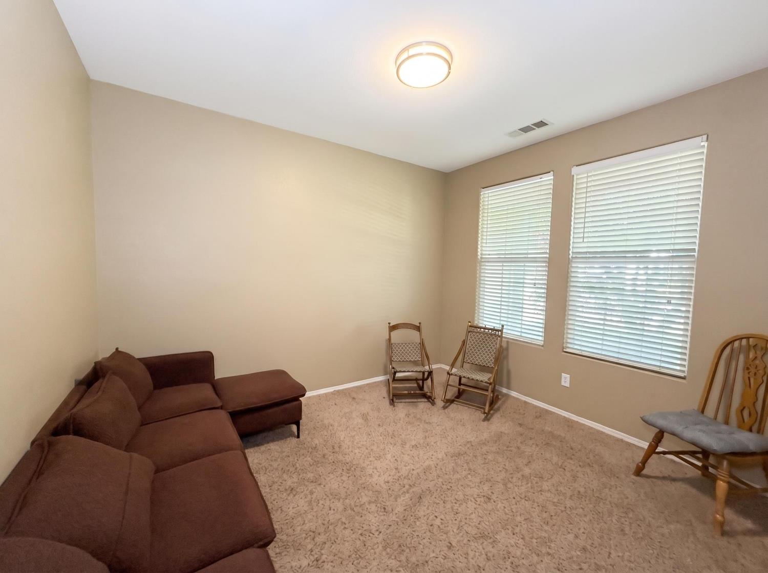 2811 Walton Ave, Sanger, CA 93657