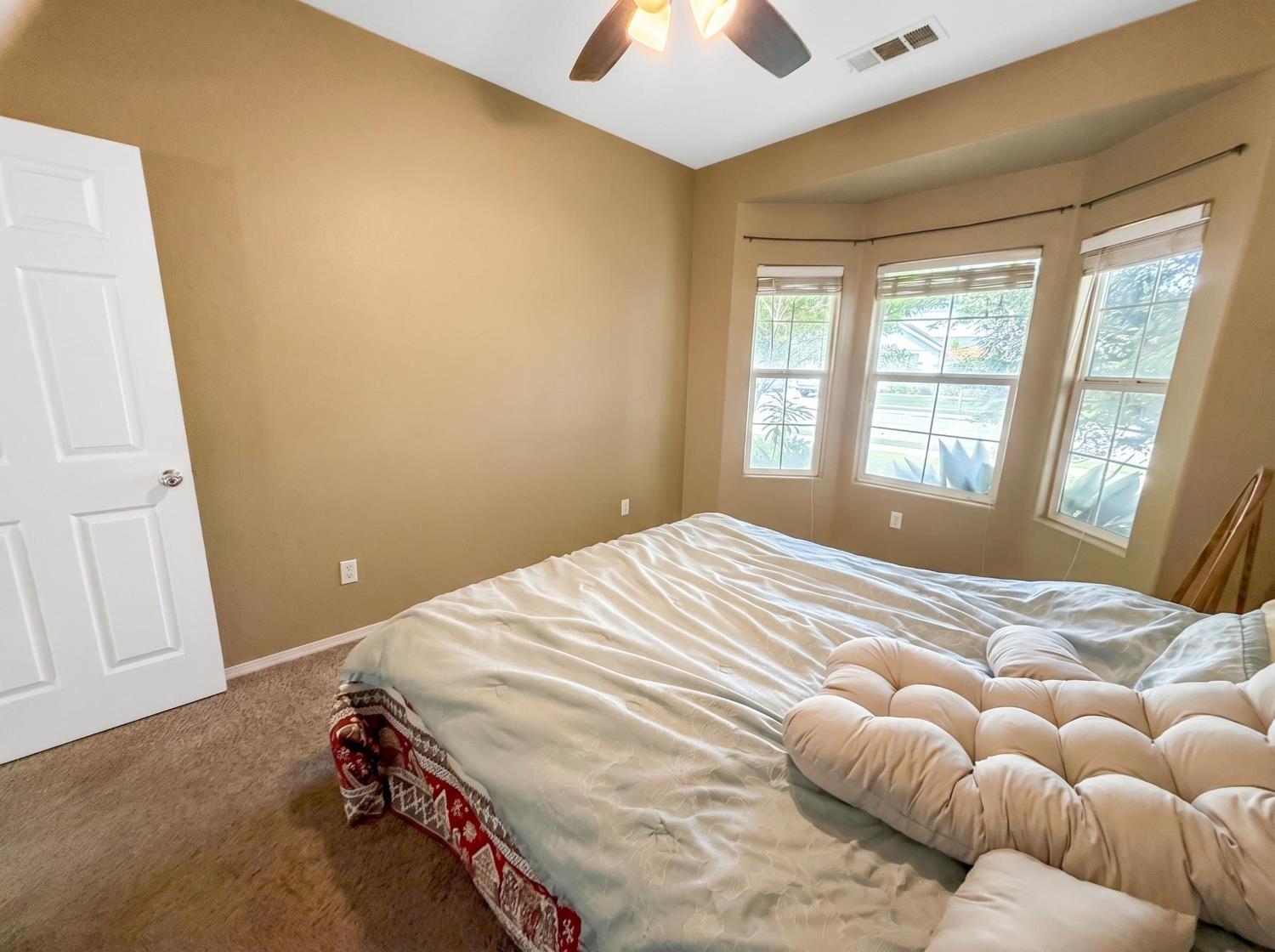 2811 Walton Ave, Sanger, CA 93657