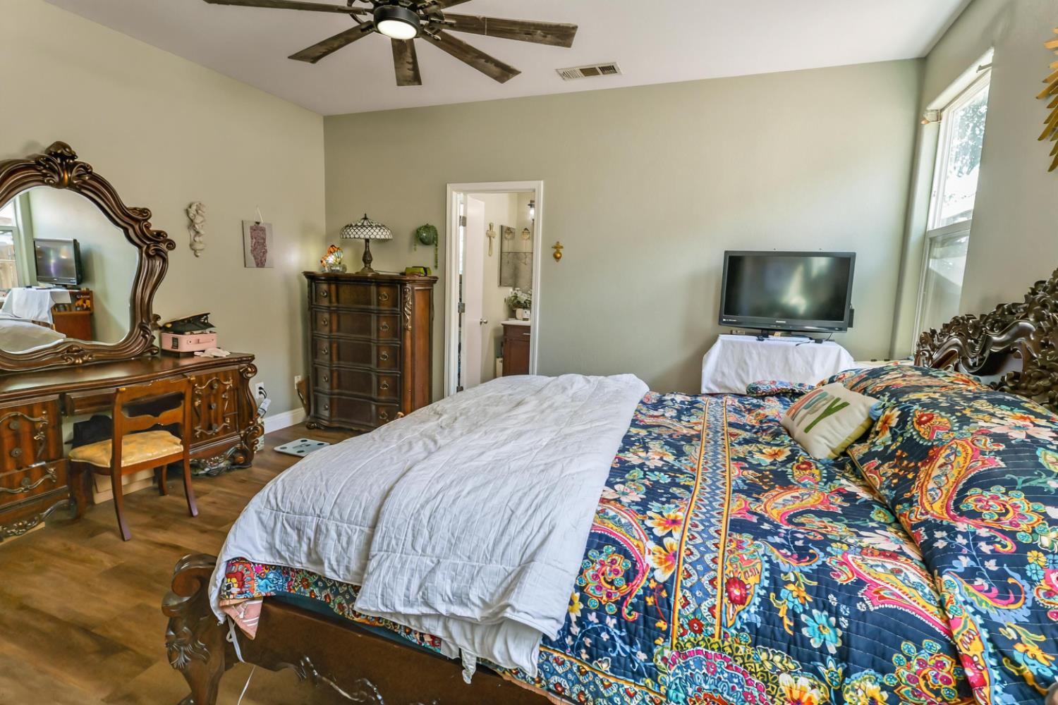 2811 Walton Ave, Sanger, CA 93657