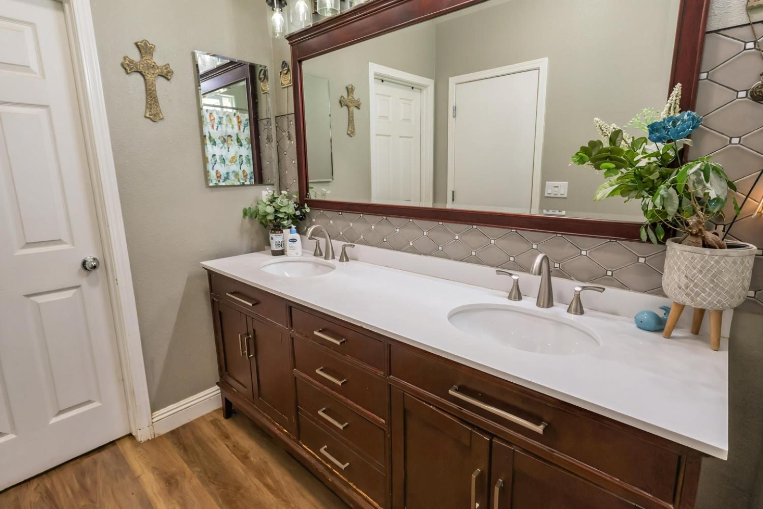 2811 Walton Ave, Sanger, CA 93657