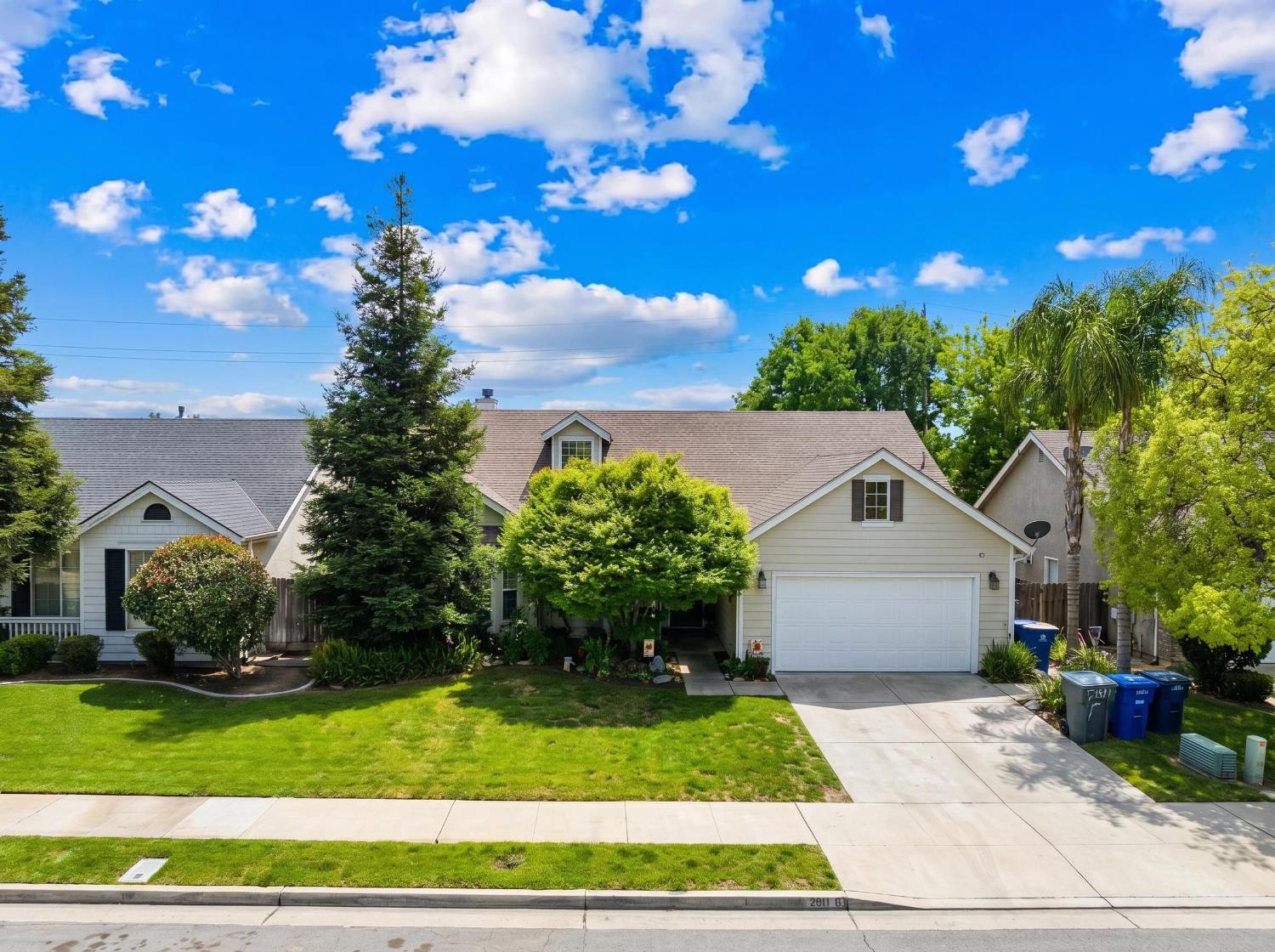 2811 Walton Ave, Sanger, CA 93657