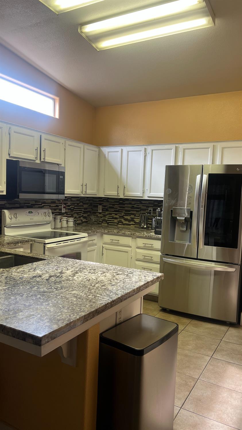 5596 W Pinedale Ave, Fresno, CA 93722