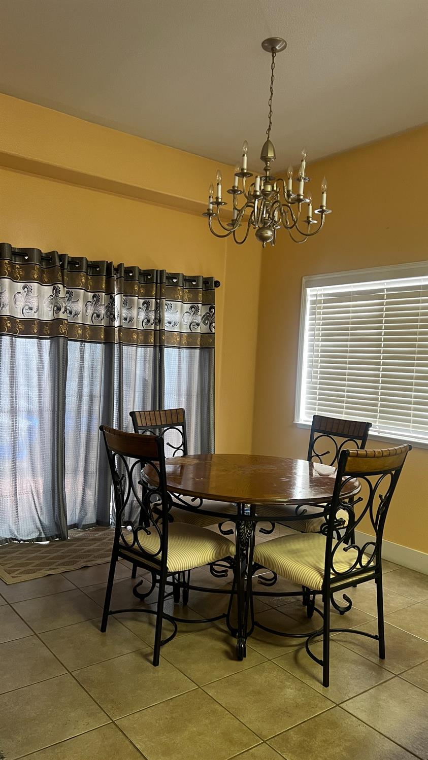 5596 W Pinedale Ave, Fresno, CA 93722