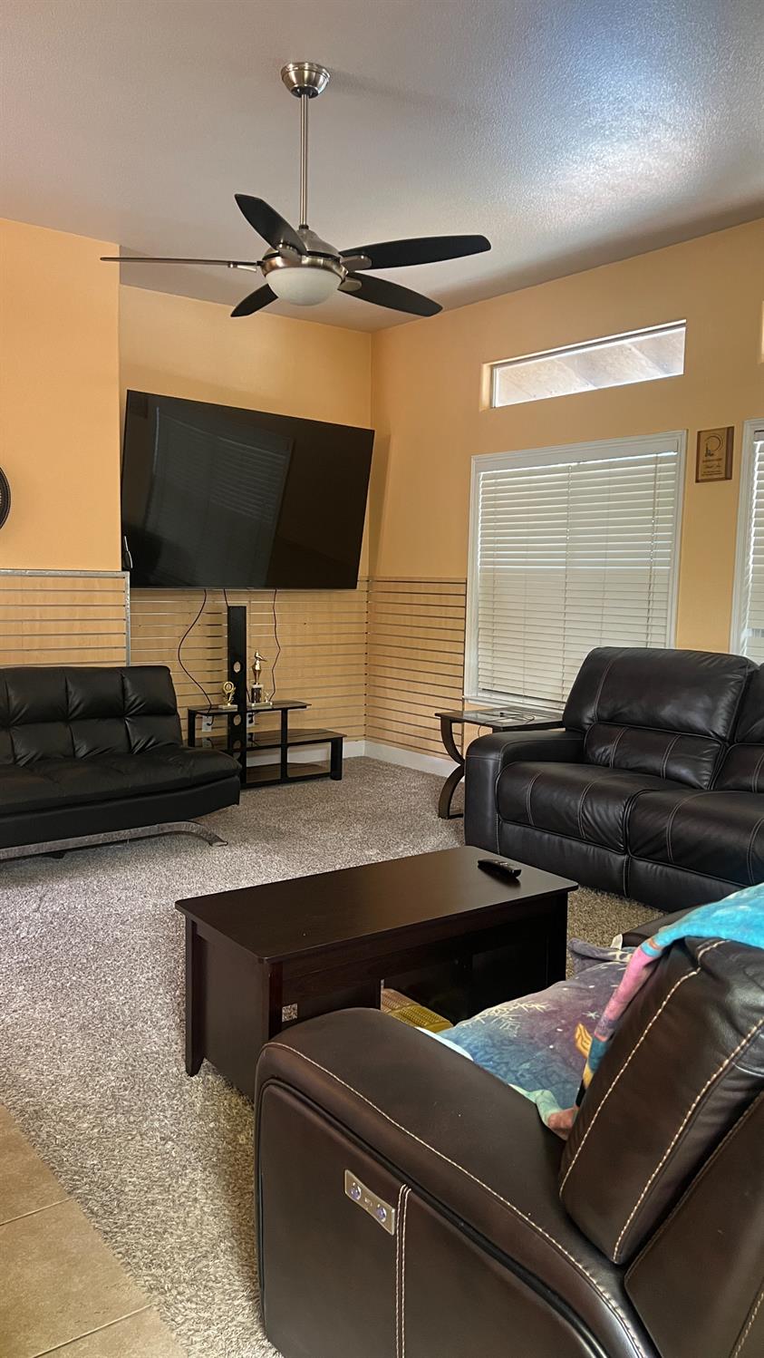 5596 W Pinedale Ave, Fresno, CA 93722