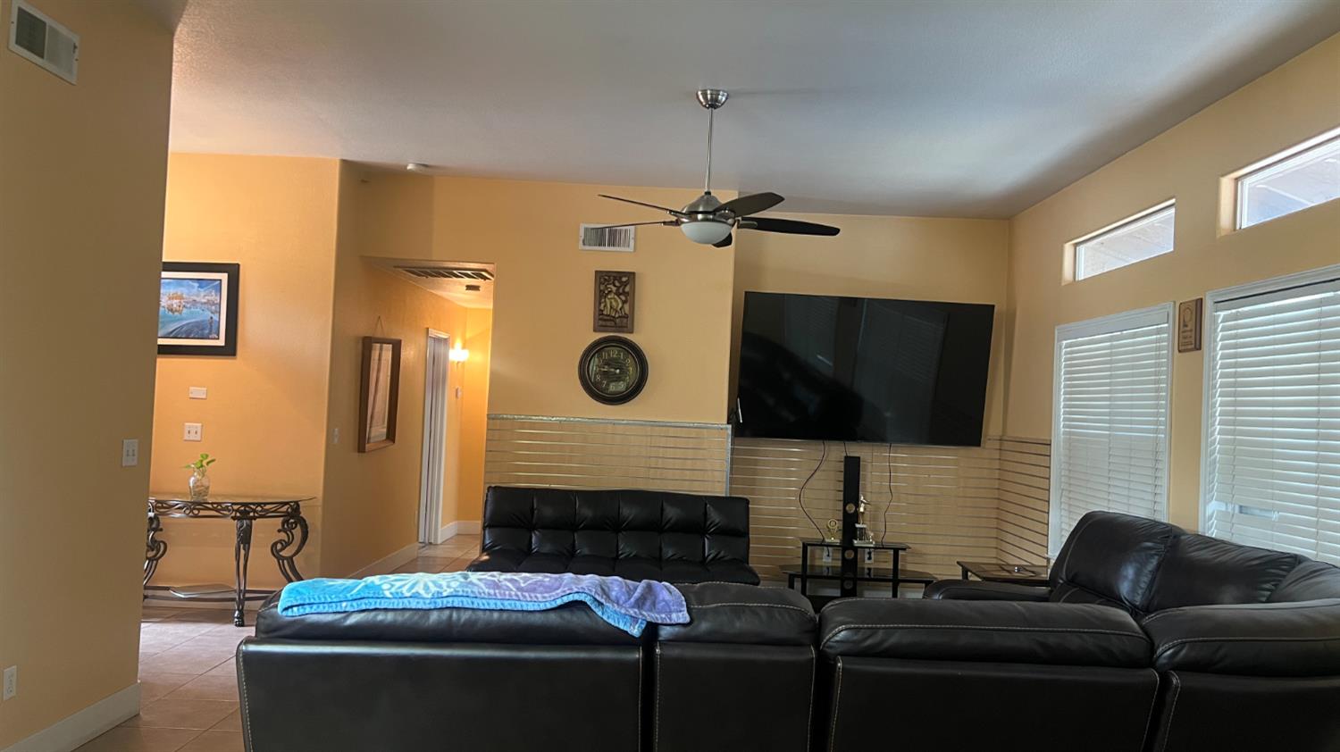 5596 W Pinedale Ave, Fresno, CA 93722