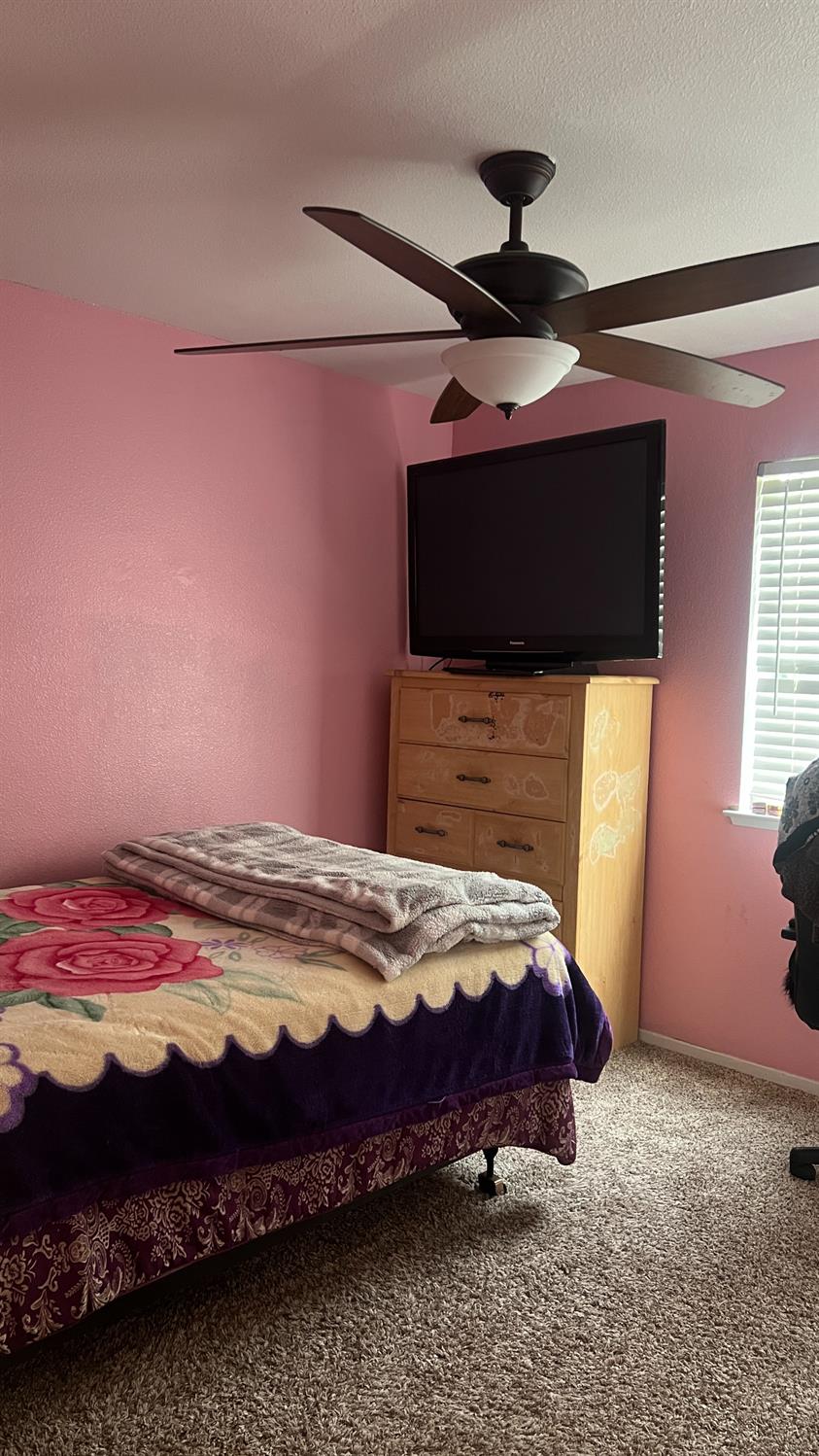 5596 W Pinedale Ave, Fresno, CA 93722