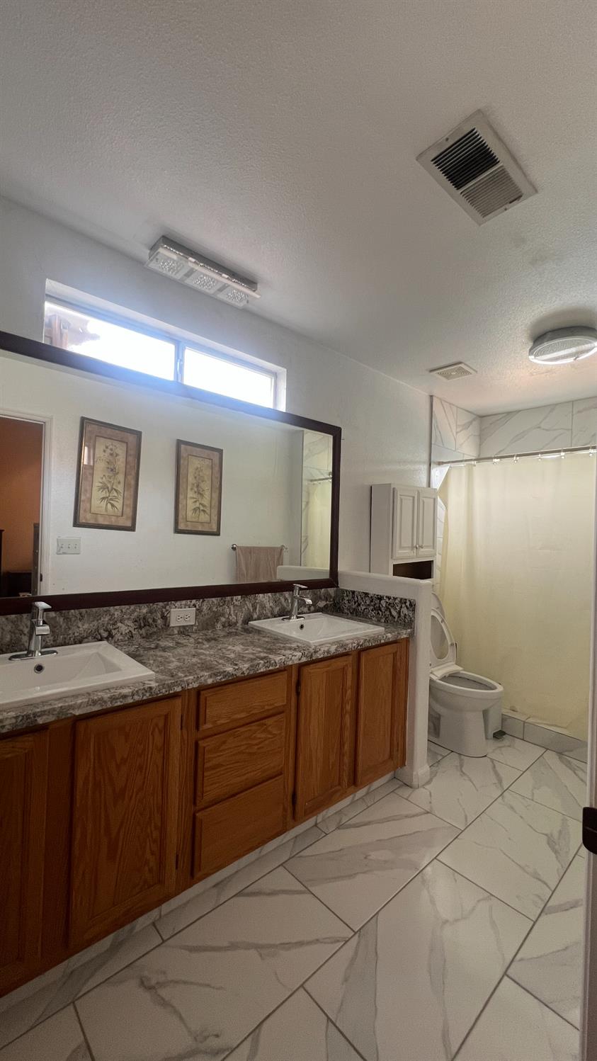 5596 W Pinedale Ave, Fresno, CA 93722