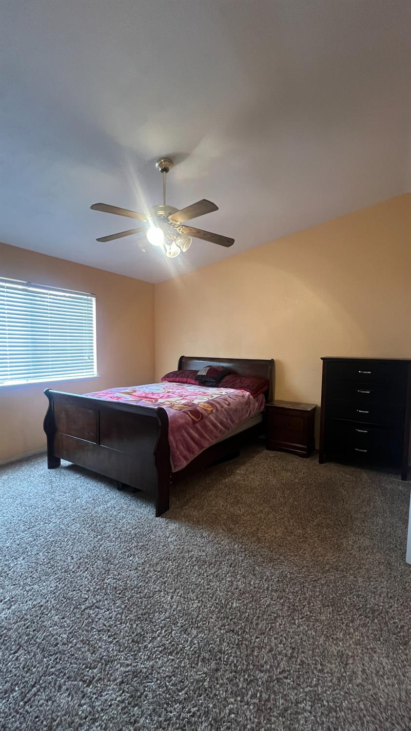 5596 W Pinedale Ave, Fresno, CA 93722