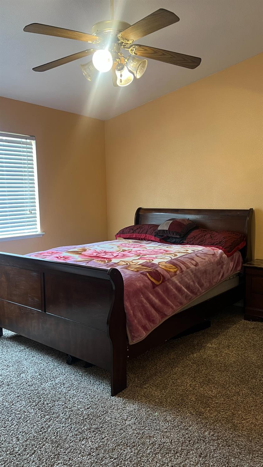 5596 W Pinedale Ave, Fresno, CA 93722