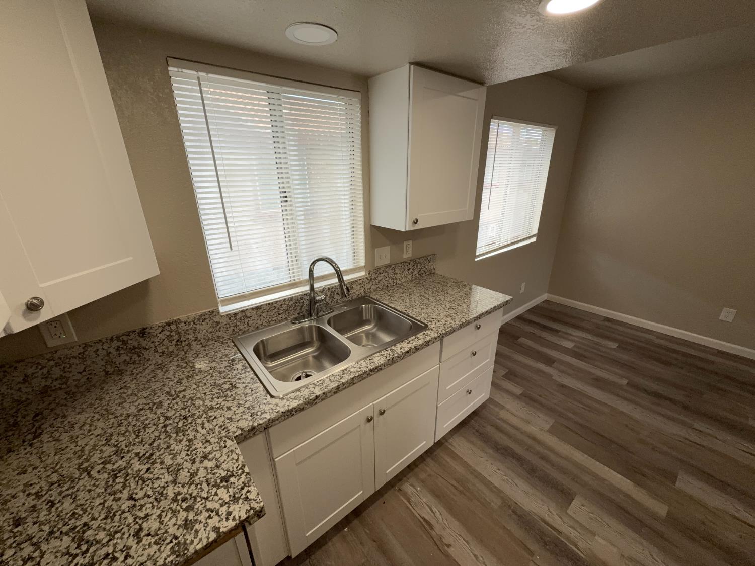 4833 E Lane Ave #101, Fresno, CA 93727