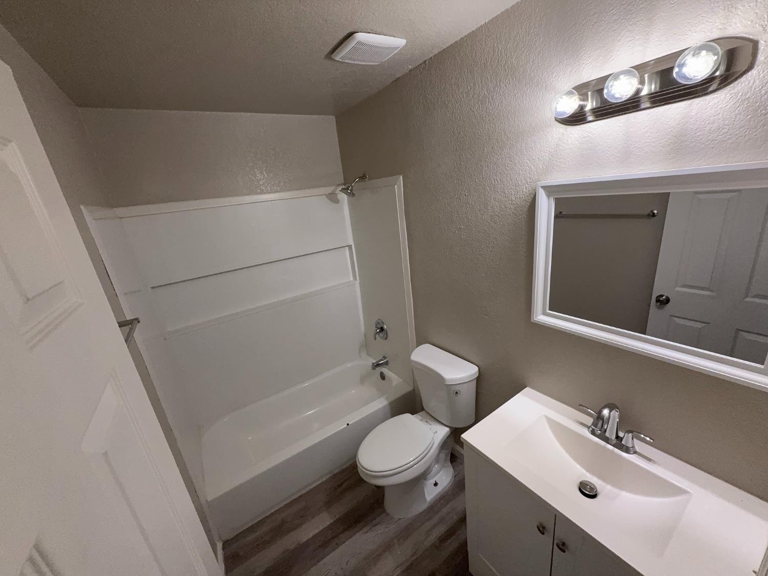 4833 E Lane Ave #101, Fresno, CA 93727