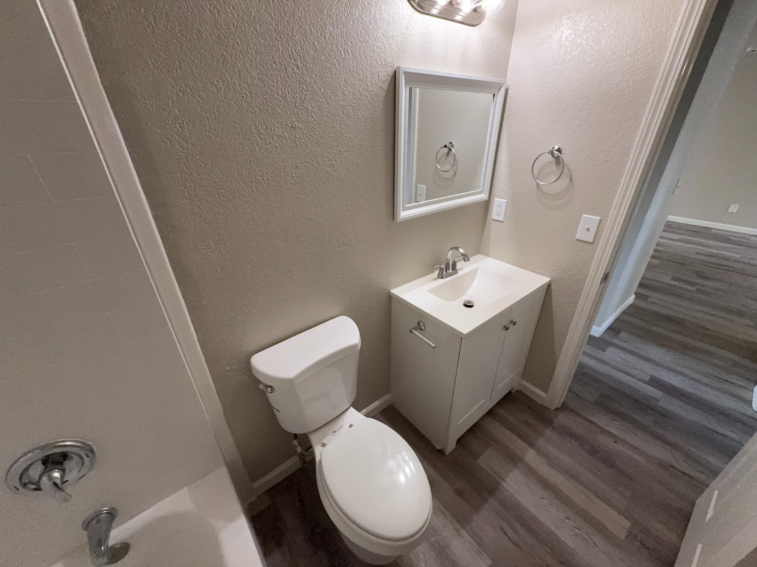 4833 E Lane Ave #101, Fresno, CA 93727