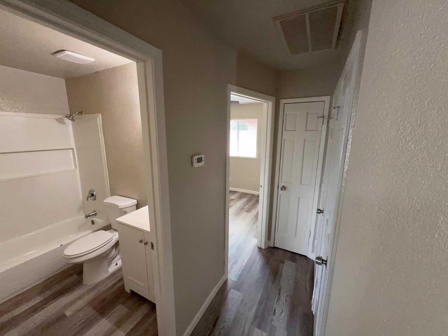 4833 E Lane Ave #101, Fresno, CA 93727