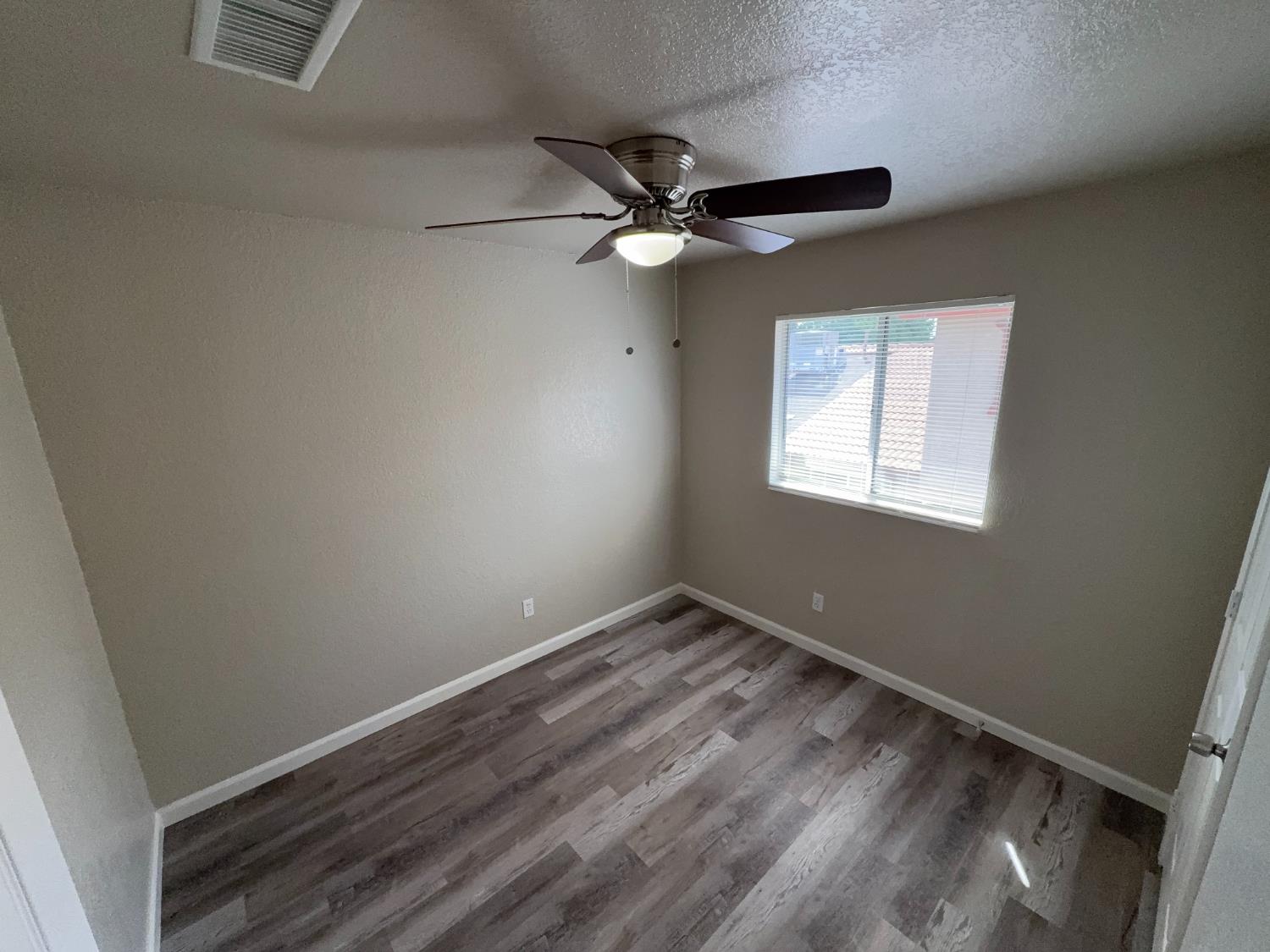 4833 E Lane Ave #101, Fresno, CA 93727