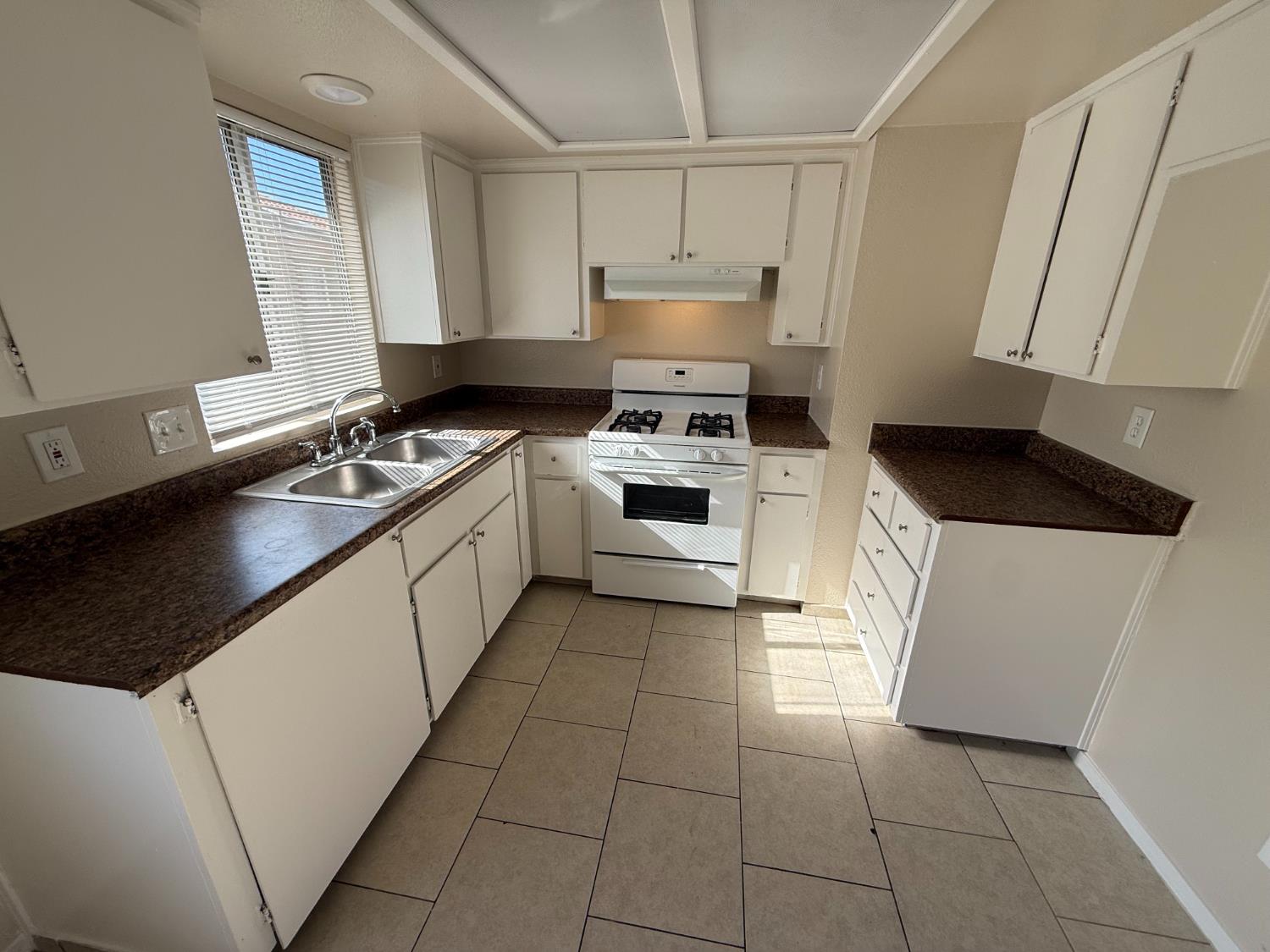 4833 E Lane Ave, Fresno, CA 93727