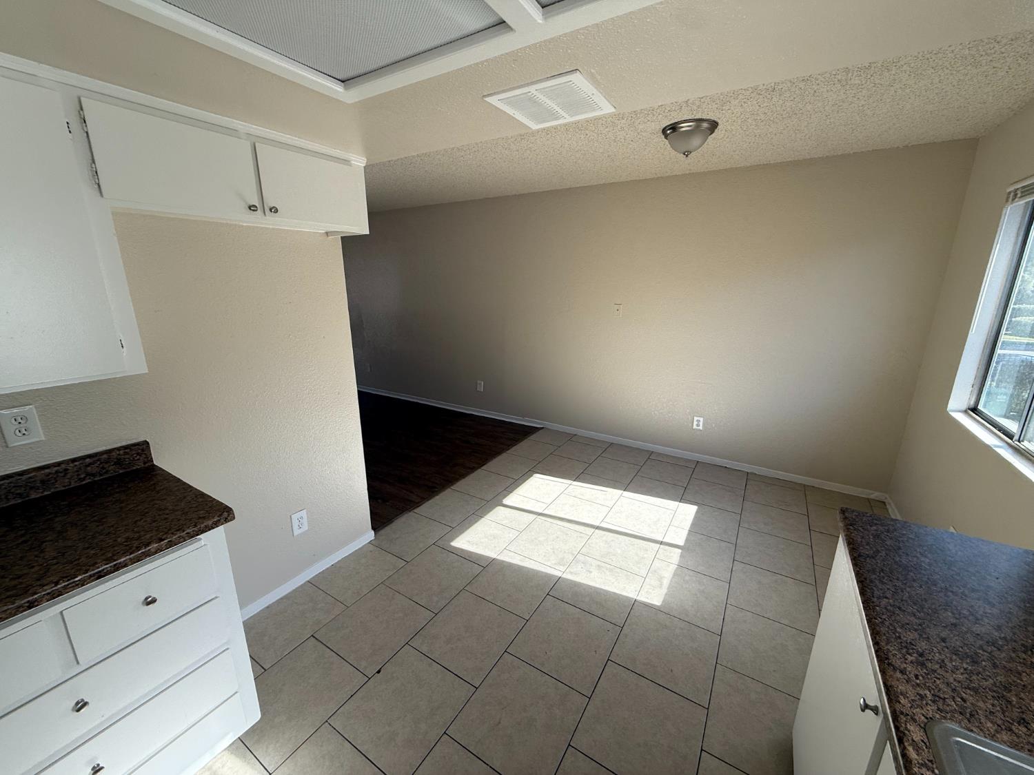 4833 E Lane Ave, Fresno, CA 93727
