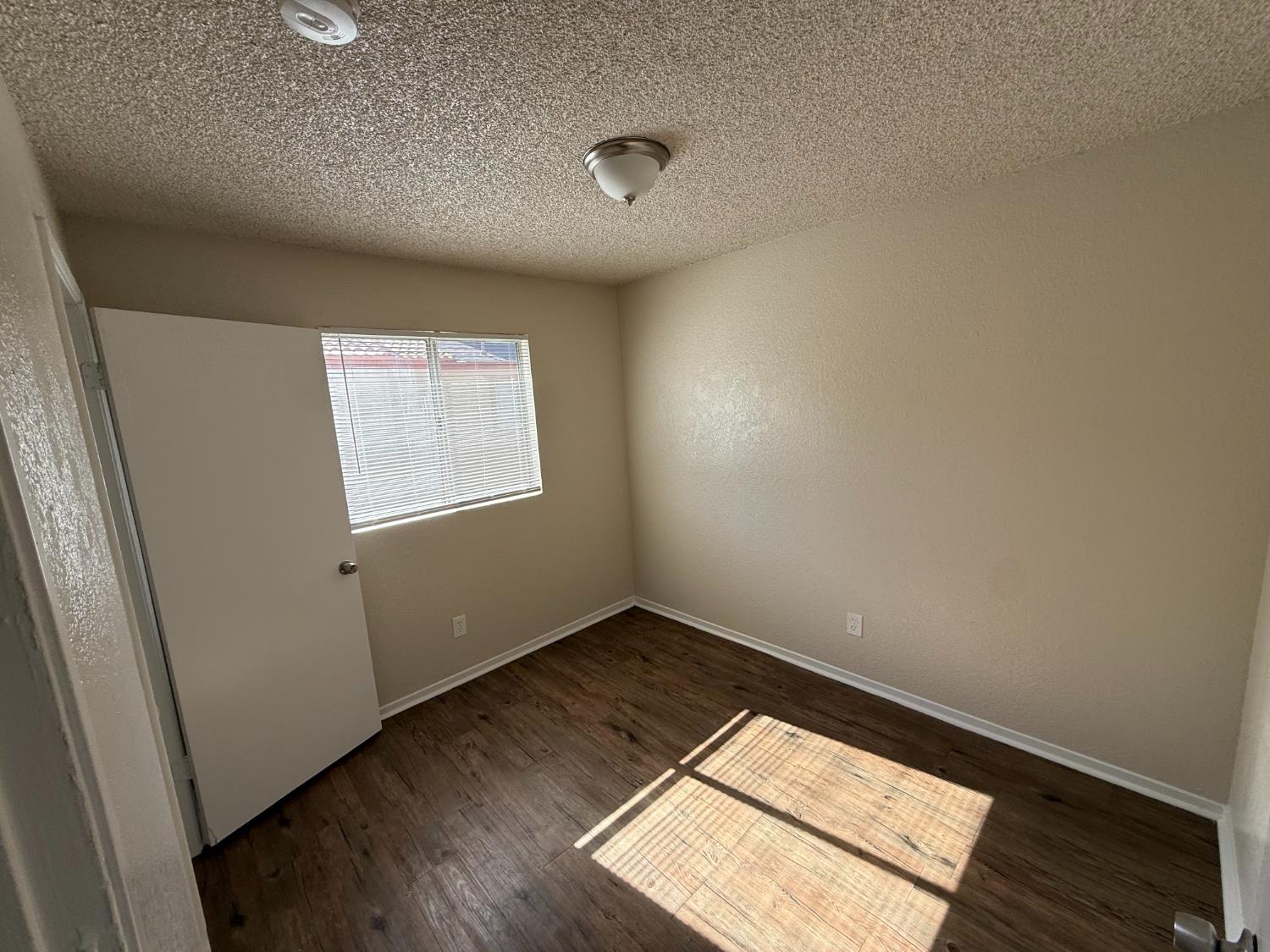 4833 E Lane Ave, Fresno, CA 93727