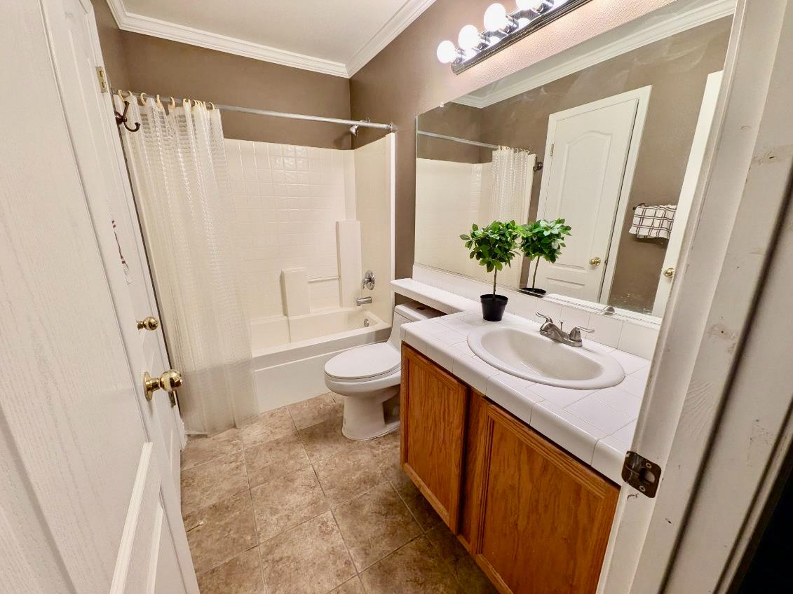 4752 W Fremont, Fresno, CA 93722