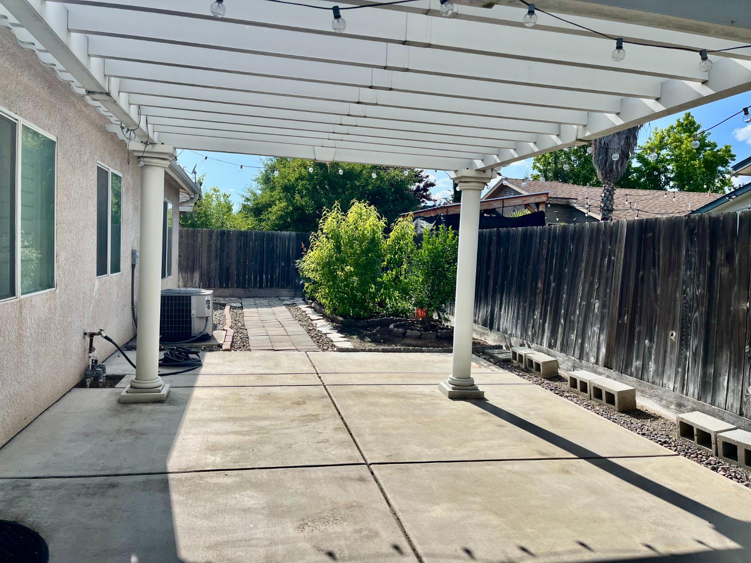 4752 W Fremont, Fresno, CA 93722