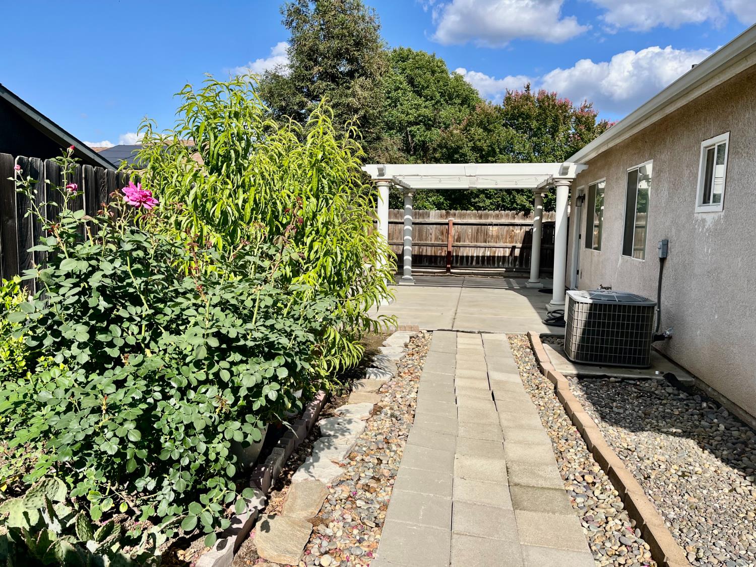 4752 W Fremont, Fresno, CA 93722