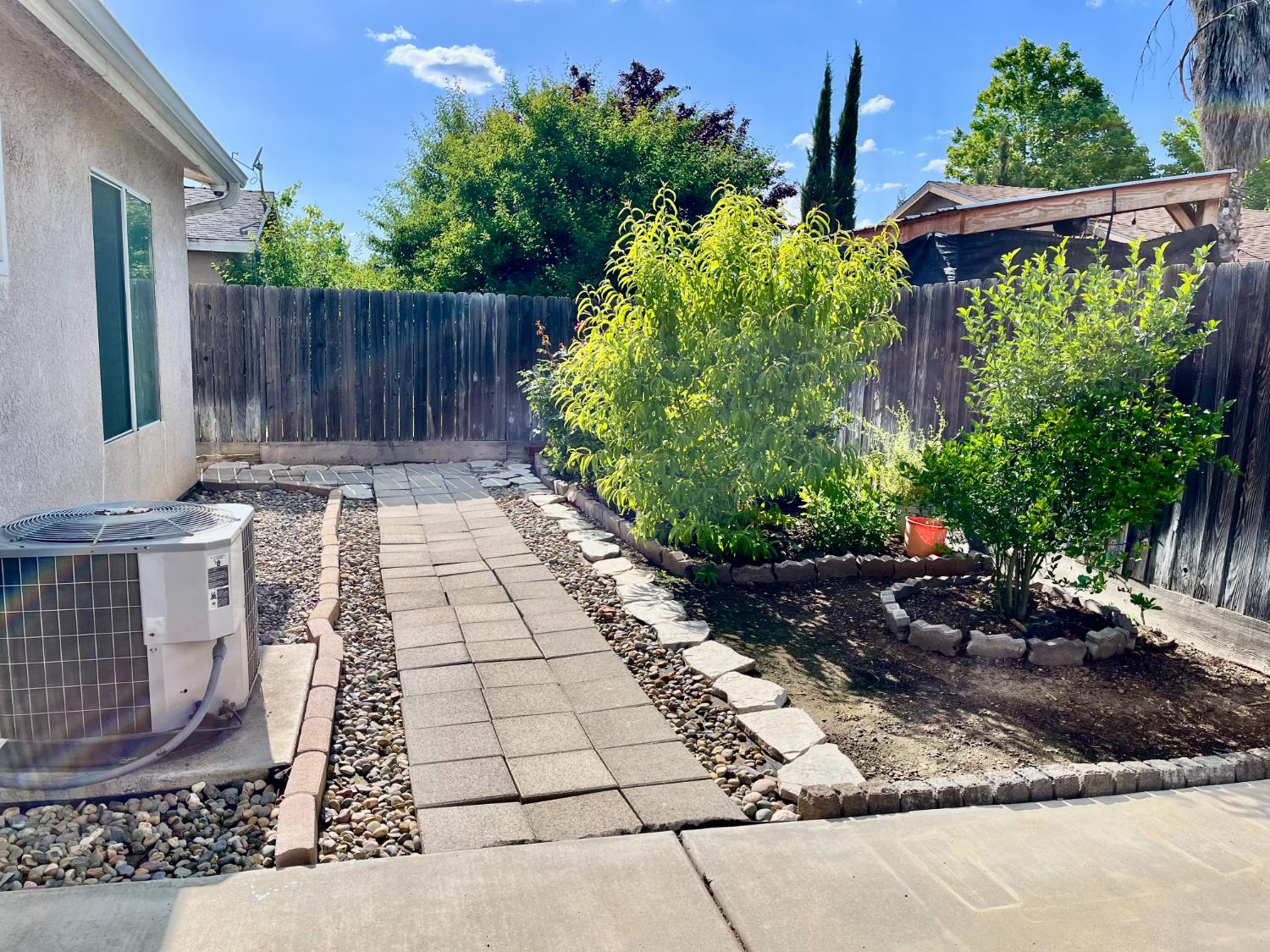 4752 W Fremont, Fresno, CA 93722