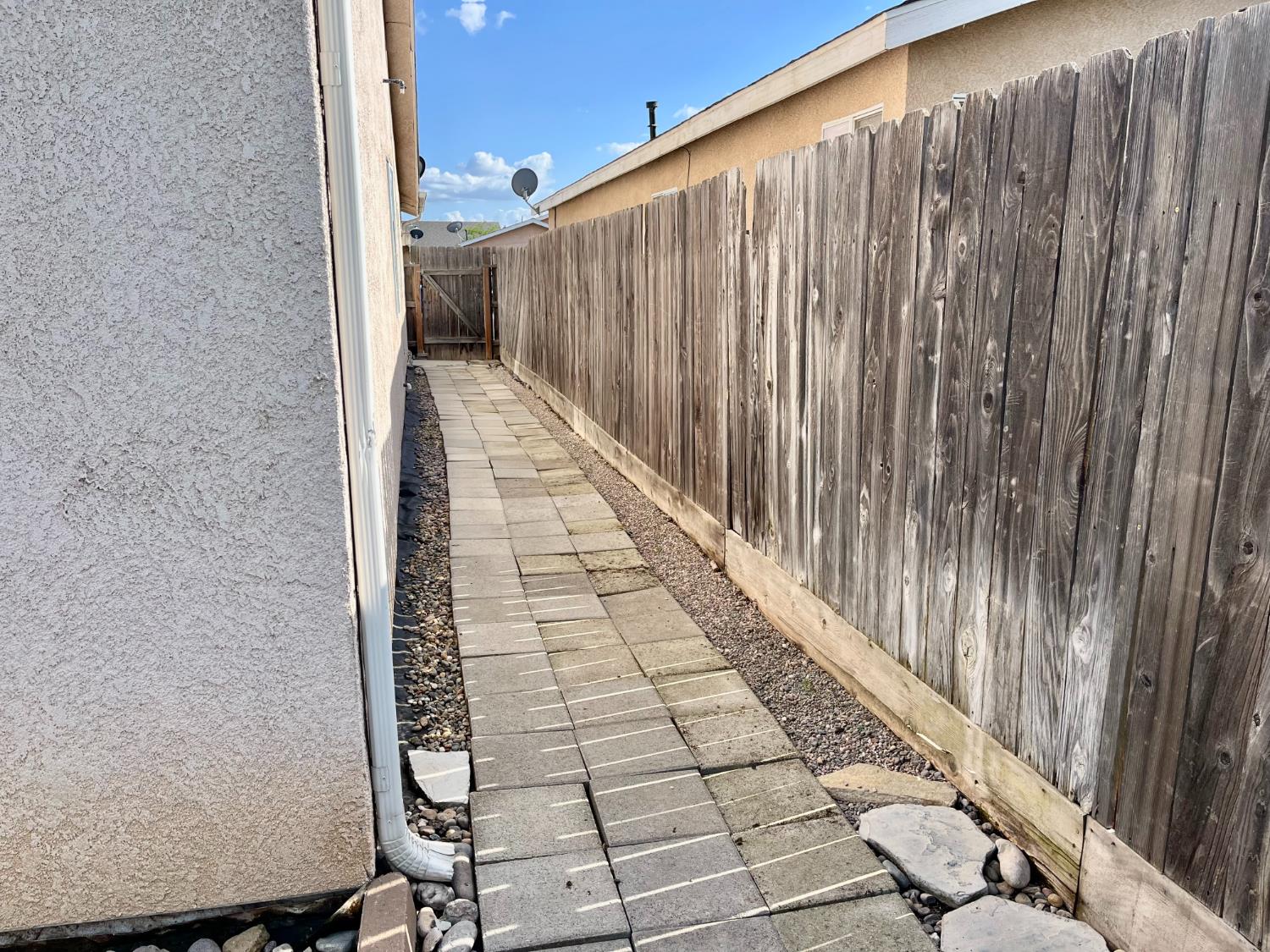 4752 W Fremont, Fresno, CA 93722