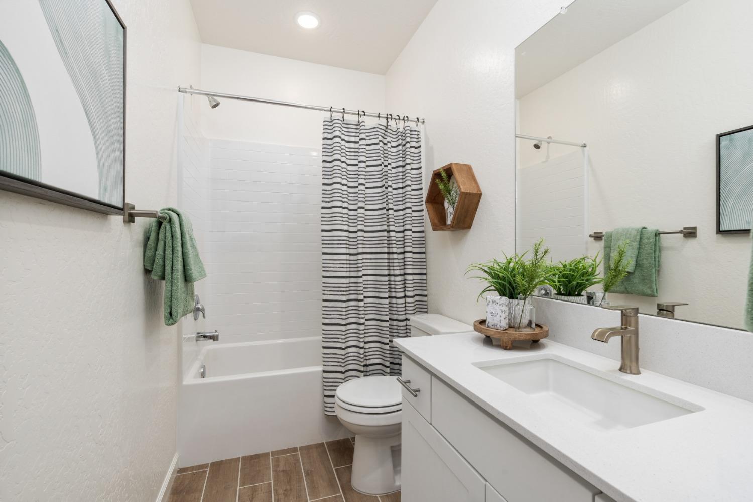 1966 N Arroyo Ave, Fresno, CA 93727