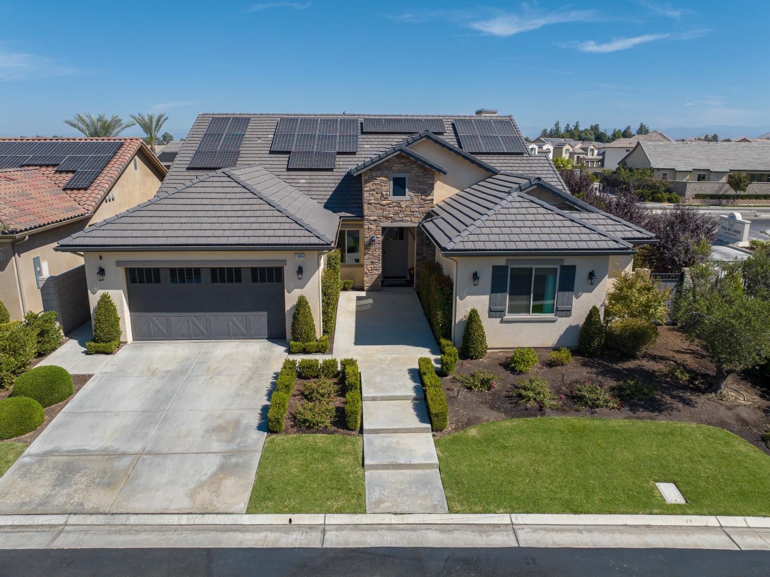 11854 N Champions Dr, Fresno, CA 93730