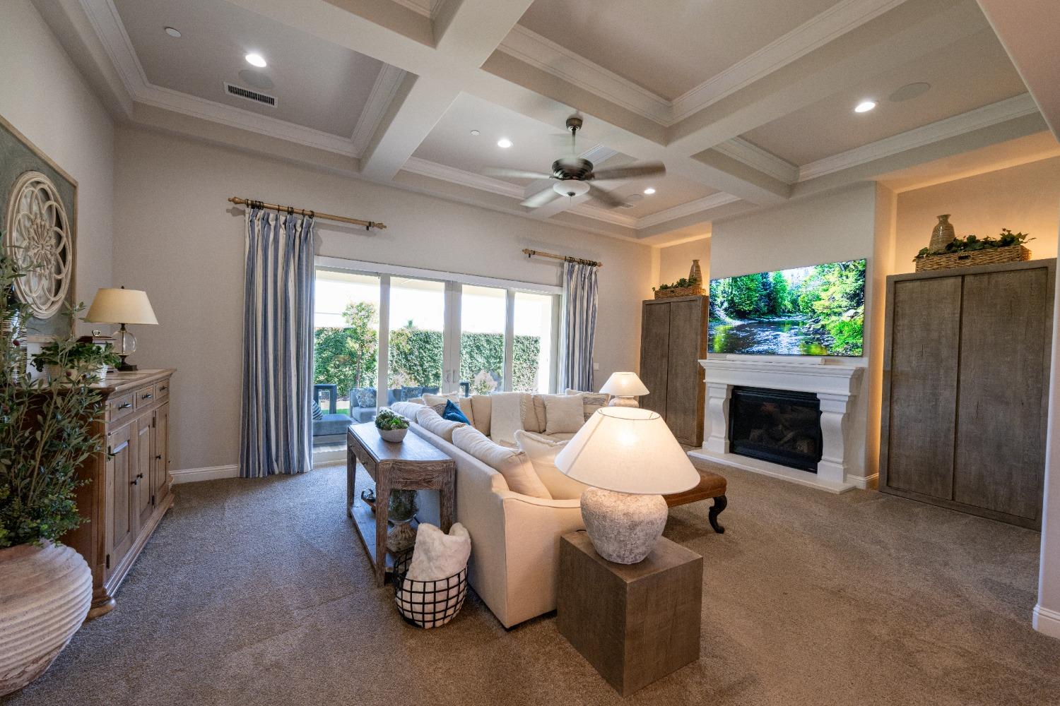 11854 N Champions Dr, Fresno, CA 93730