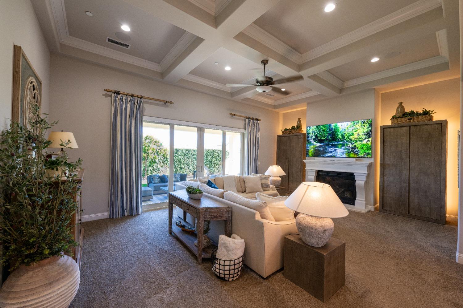 11854 N Champions Dr, Fresno, CA 93730