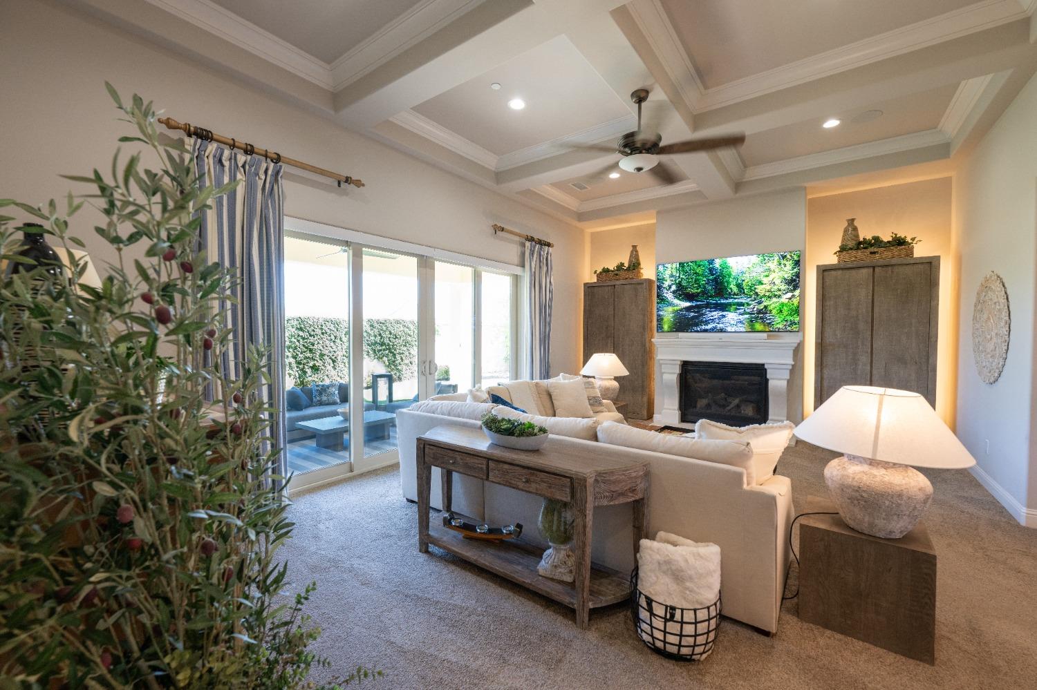 11854 N Champions Dr, Fresno, CA 93730