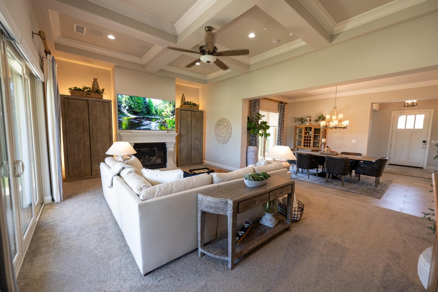 11854 N Champions Dr, Fresno, CA 93730