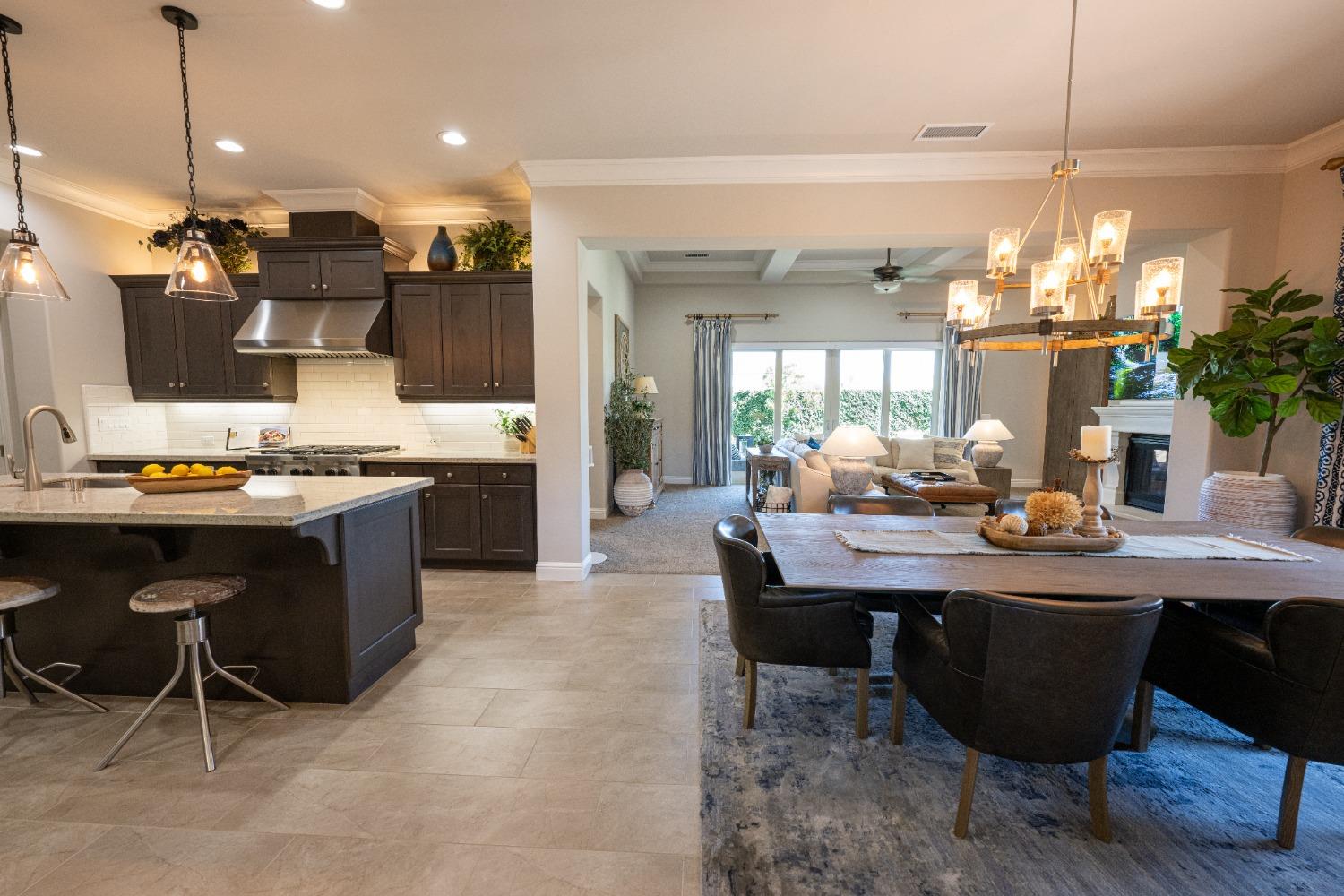 11854 N Champions Dr, Fresno, CA 93730