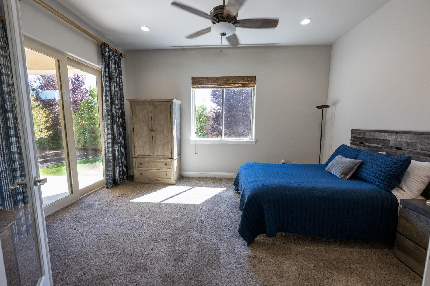 11854 N Champions Dr, Fresno, CA 93730