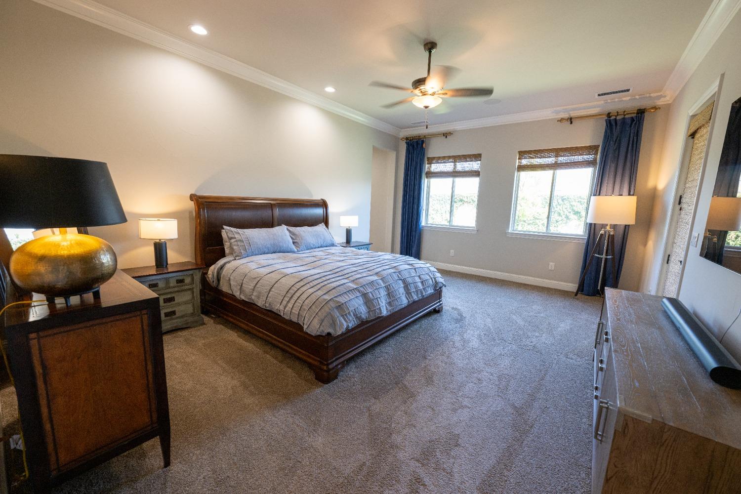 11854 N Champions Dr, Fresno, CA 93730