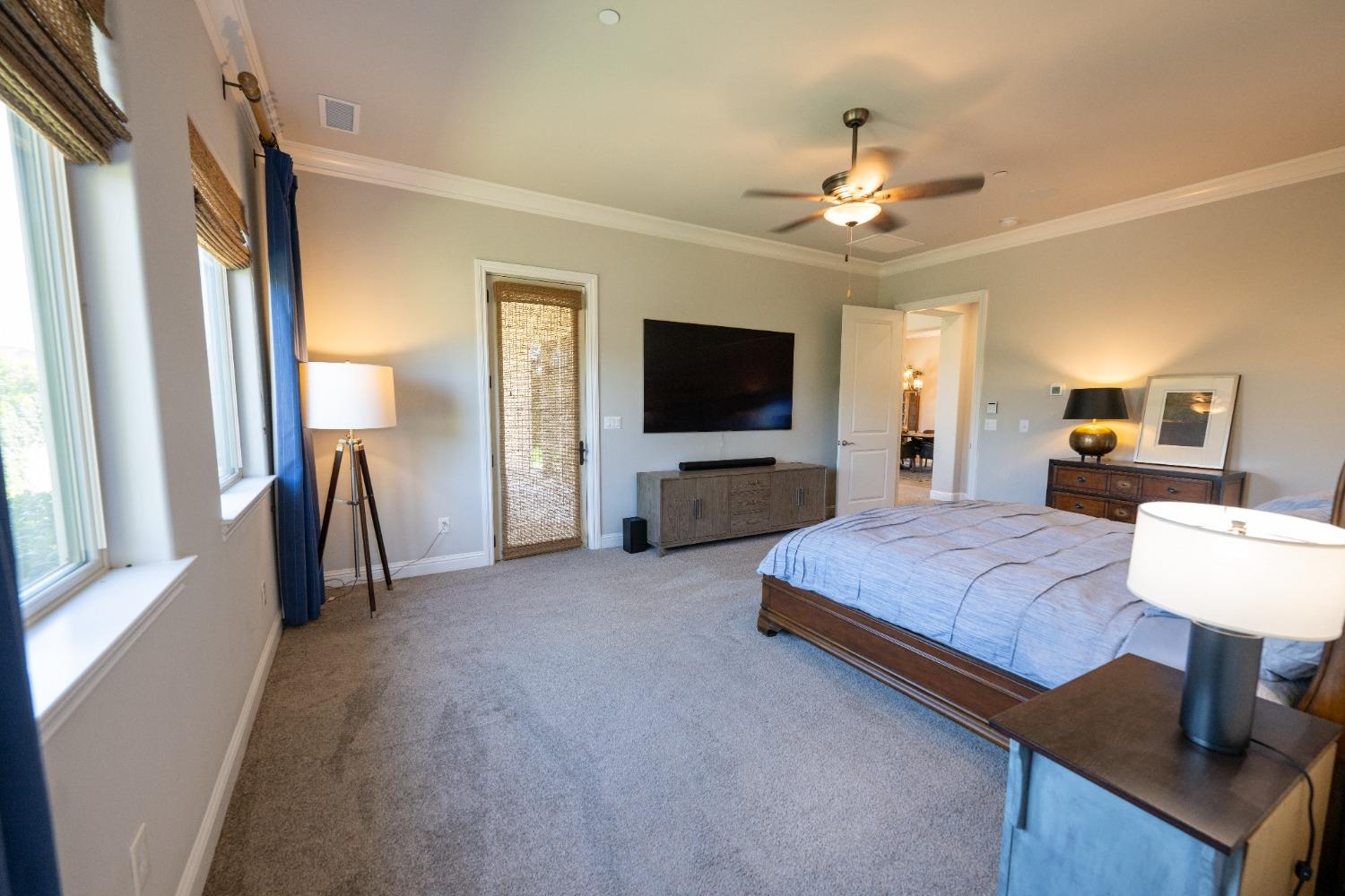 11854 N Champions Dr, Fresno, CA 93730