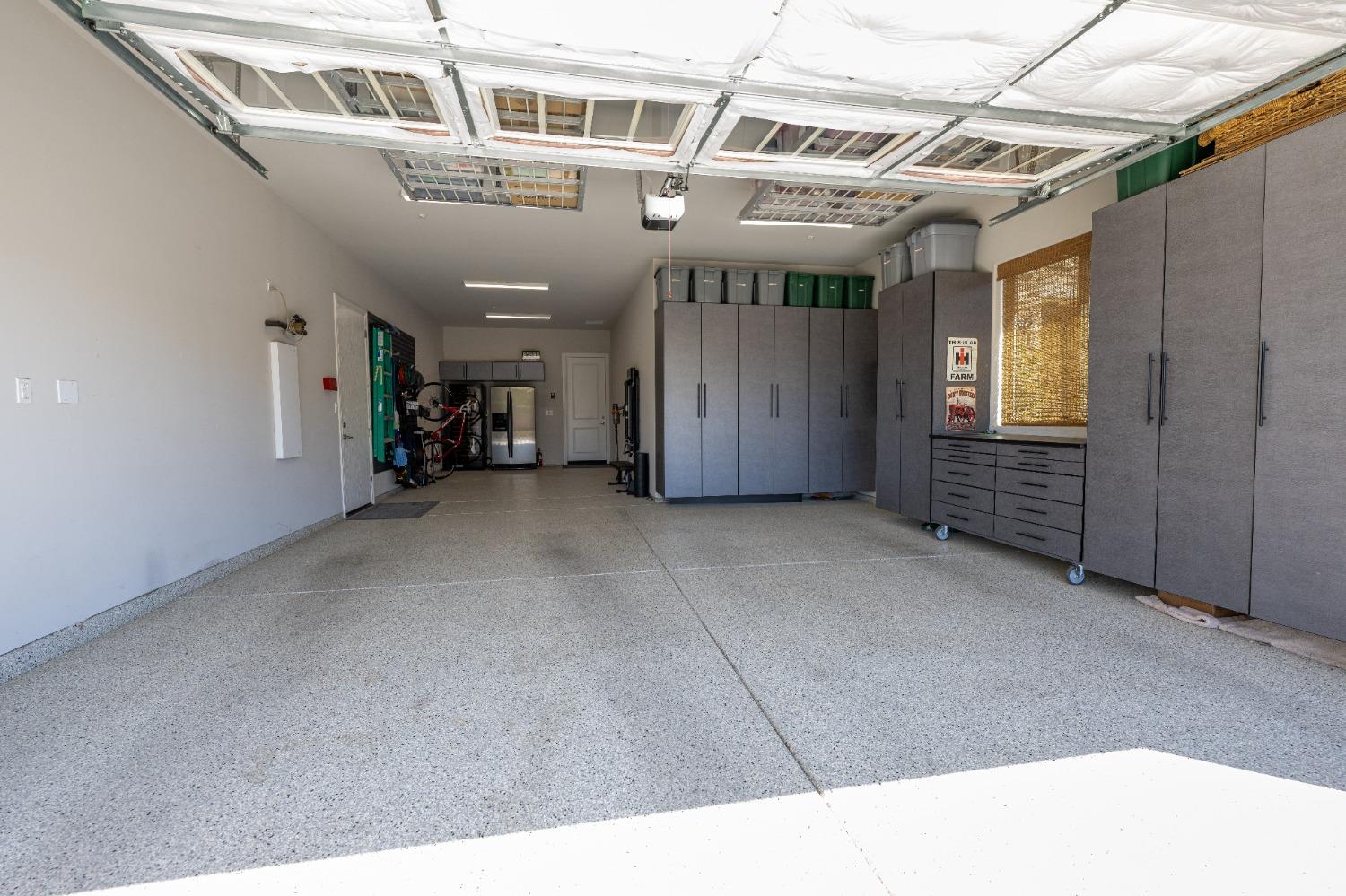 11854 N Champions Dr, Fresno, CA 93730