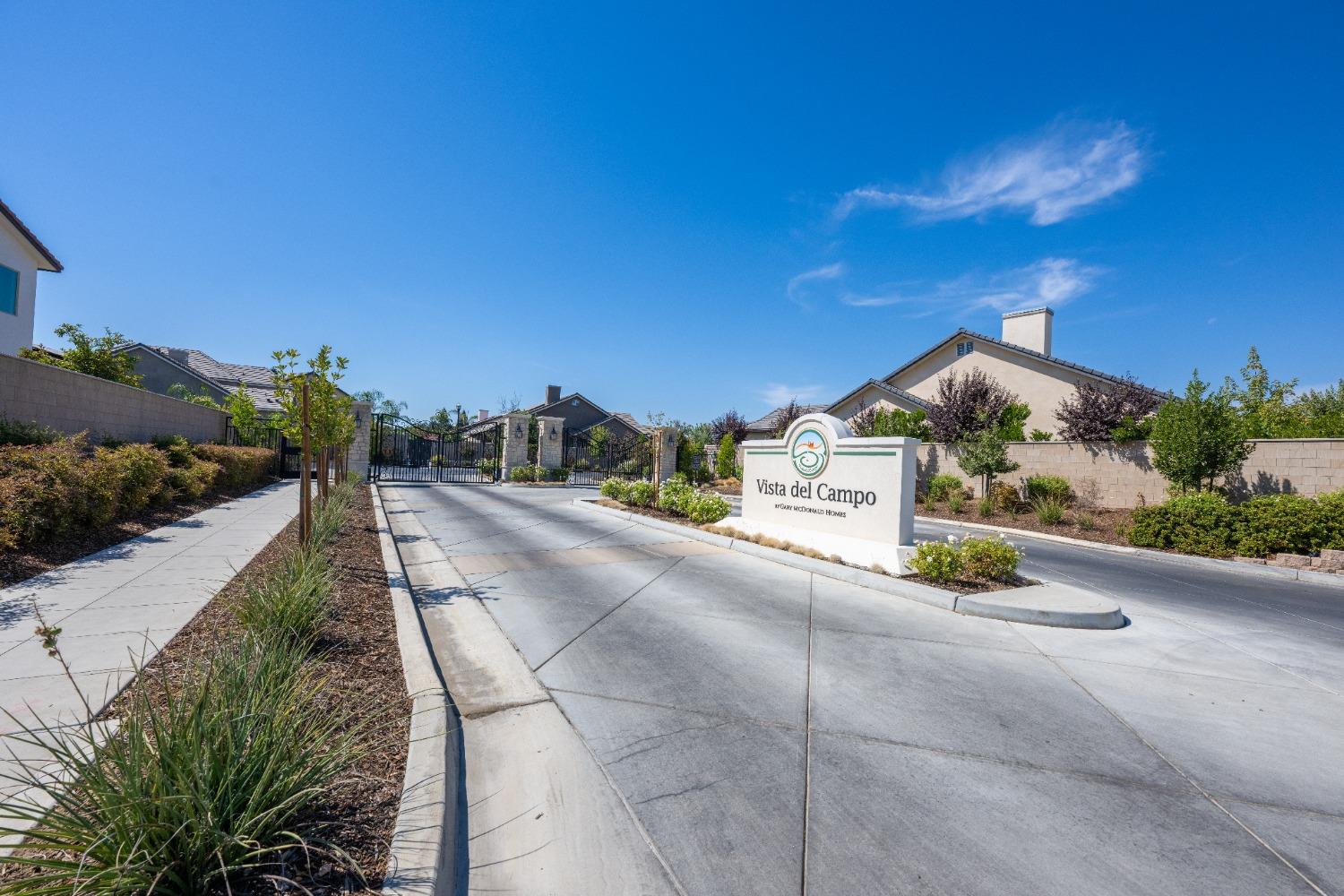 11854 N Champions Dr, Fresno, CA 93730