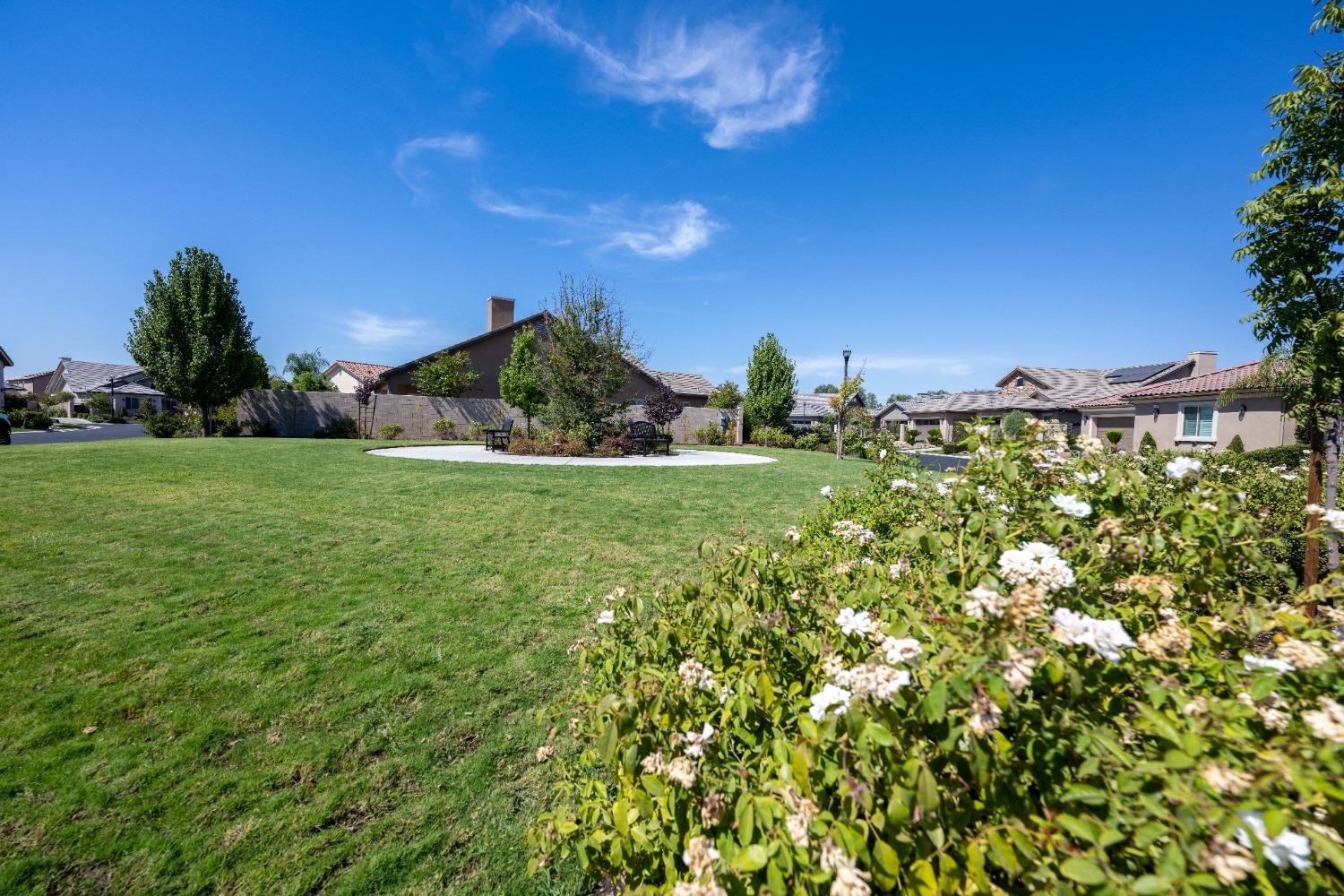 11854 N Champions Dr, Fresno, CA 93730