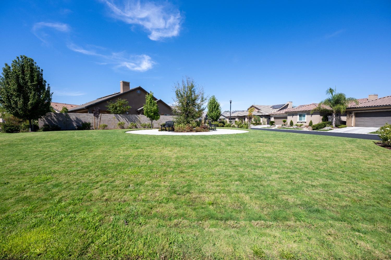 11854 N Champions Dr, Fresno, CA 93730