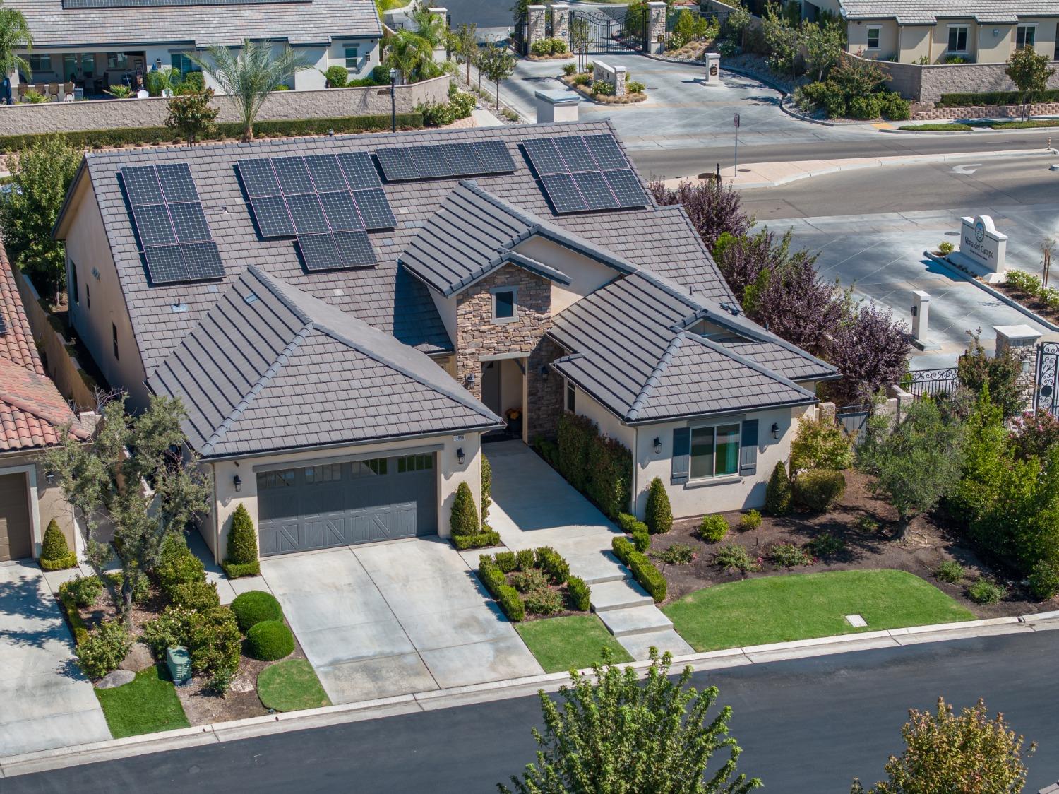 11854 N Champions Dr, Fresno, CA 93730