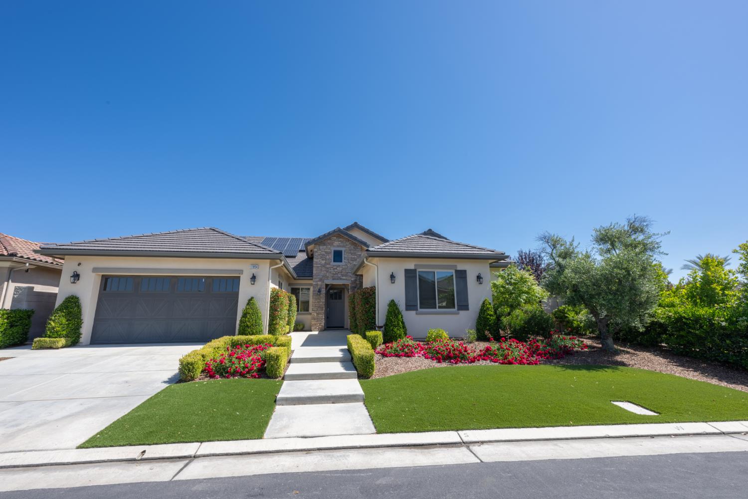 11854 N Champions Dr, Fresno, CA 93730