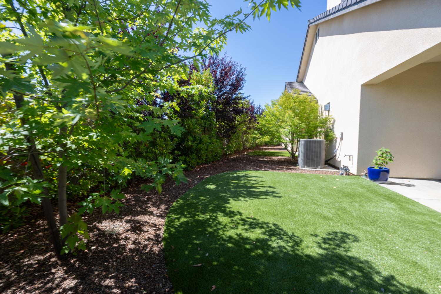 11854 N Champions Dr, Fresno, CA 93730