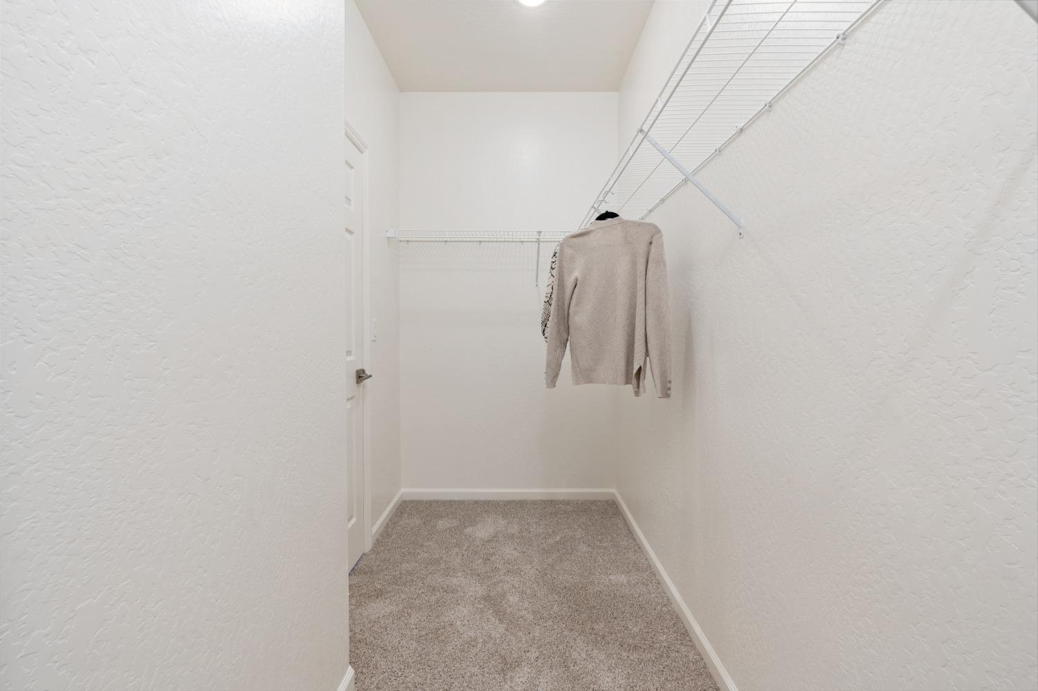 6804 E Carmen Ave, Fresno, CA 93727