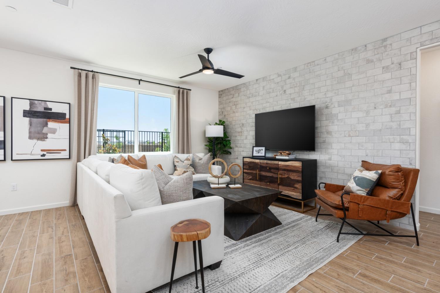 6776 E Carmen Ave, Fresno, CA 93727