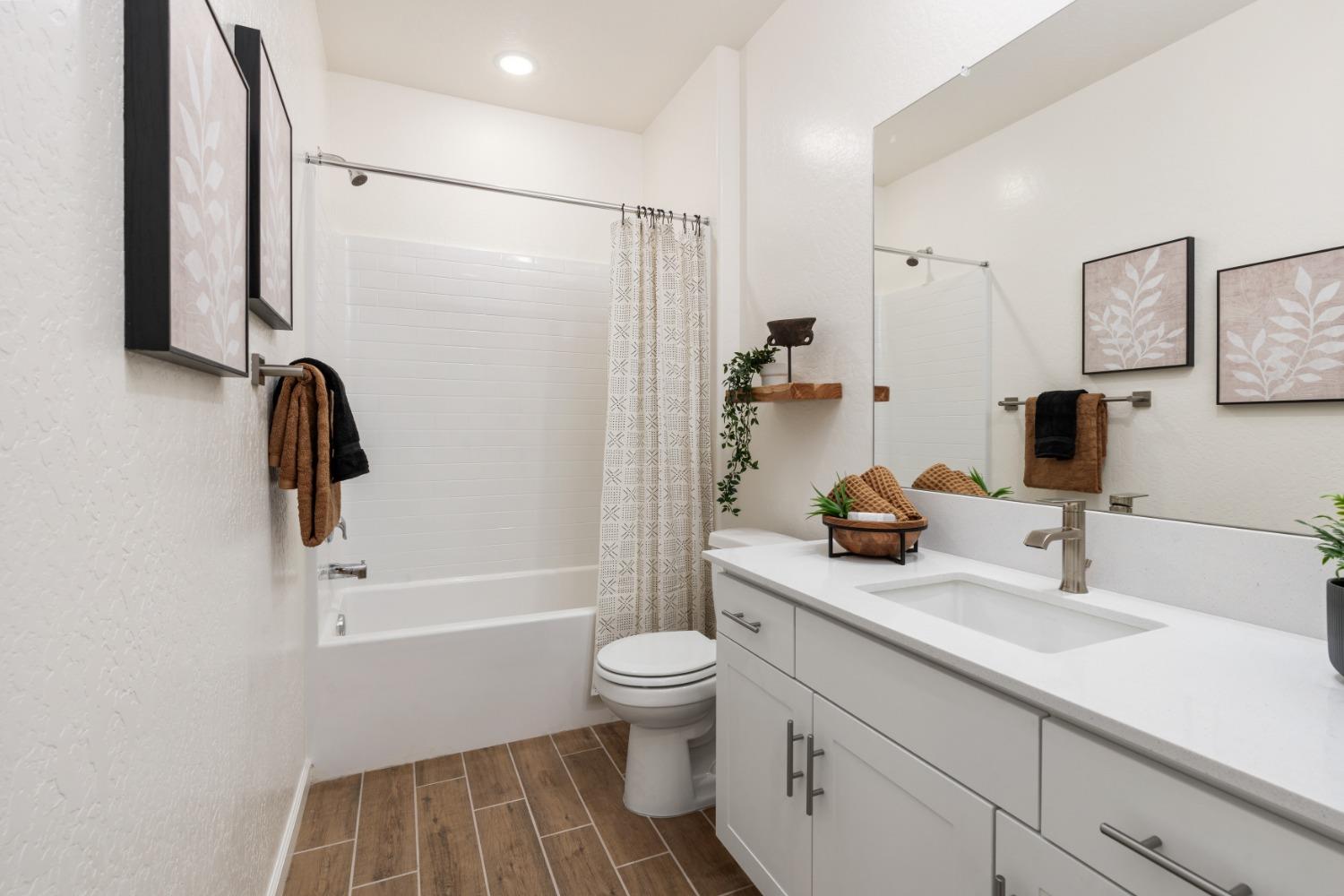 6815 E Carmen Ave, Fresno, CA 93727