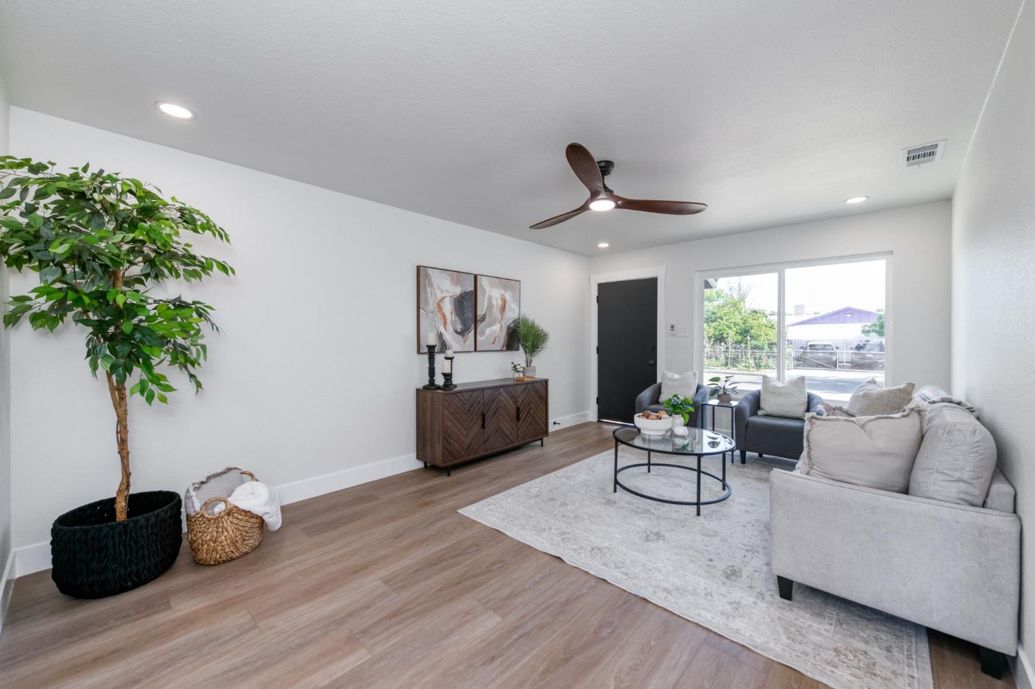 4755 E Cetti, Fresno, CA 93702