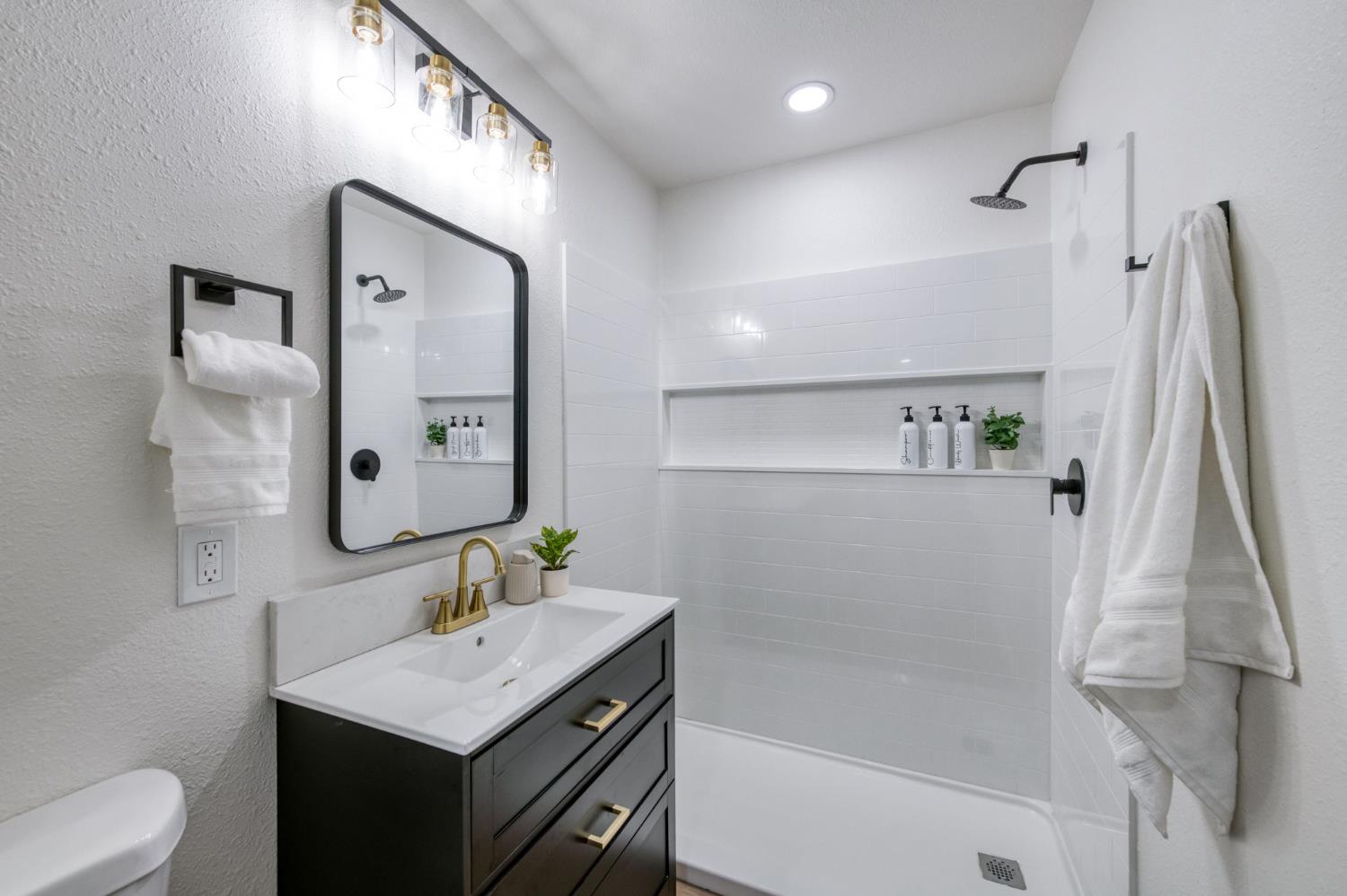 4755 E Cetti, Fresno, CA 93702